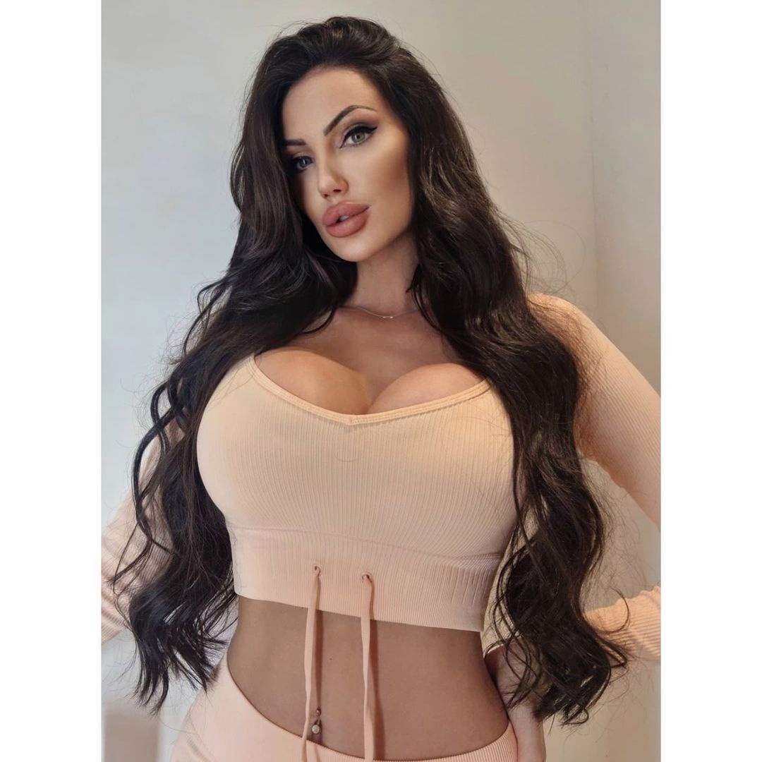 Проститутка Ники с 4 размером груди предлагает интим услуги у метро Новочеркасская  +7(981)214-21-80 - фото 2