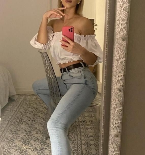 Индивидуалка Питера Лариса с 3 размером груди предлагает интим услуги у метро Площадь Восстания  +7(981)136-33-84 